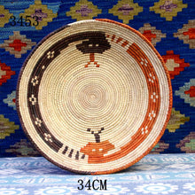 Load image into Gallery viewer, 30 cm-39 cm Round Rustic Hand-woven Straw Designer Model Room Background Wall Hanging Decoration Fruit Plate Bowls